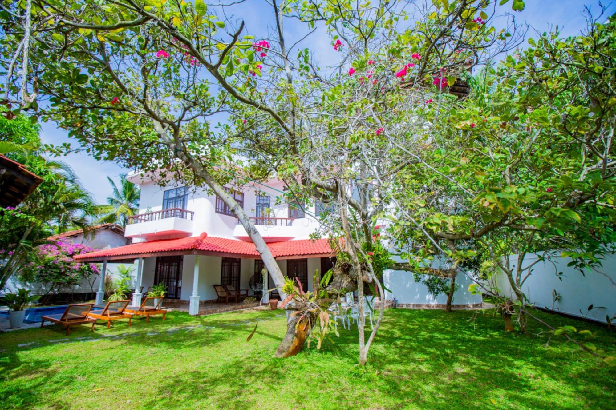 Nibbana Mirissa Hotel Exterior foto