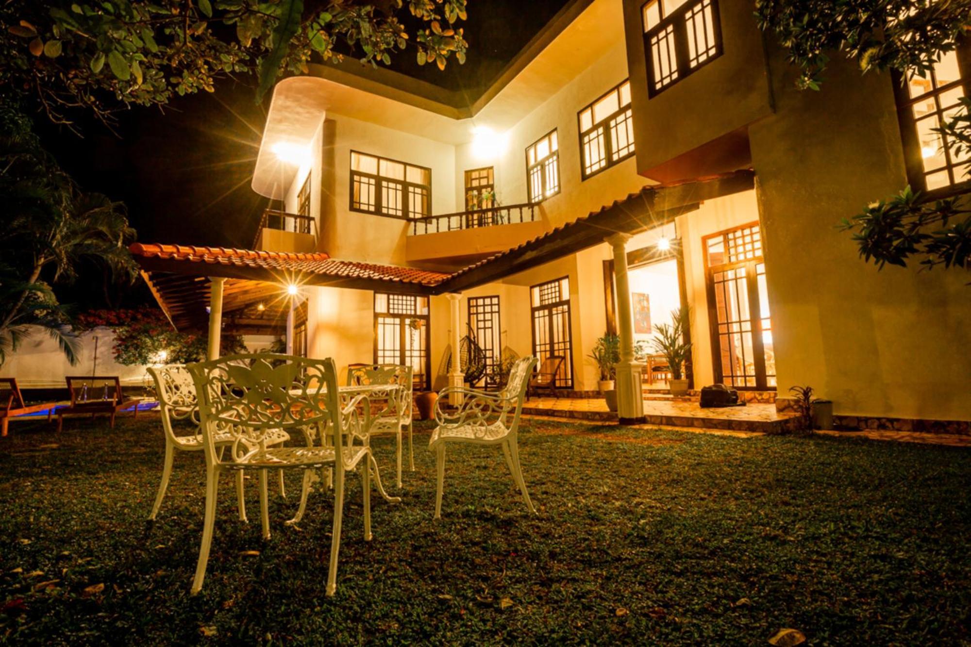 Nibbana Mirissa Hotel Exterior foto